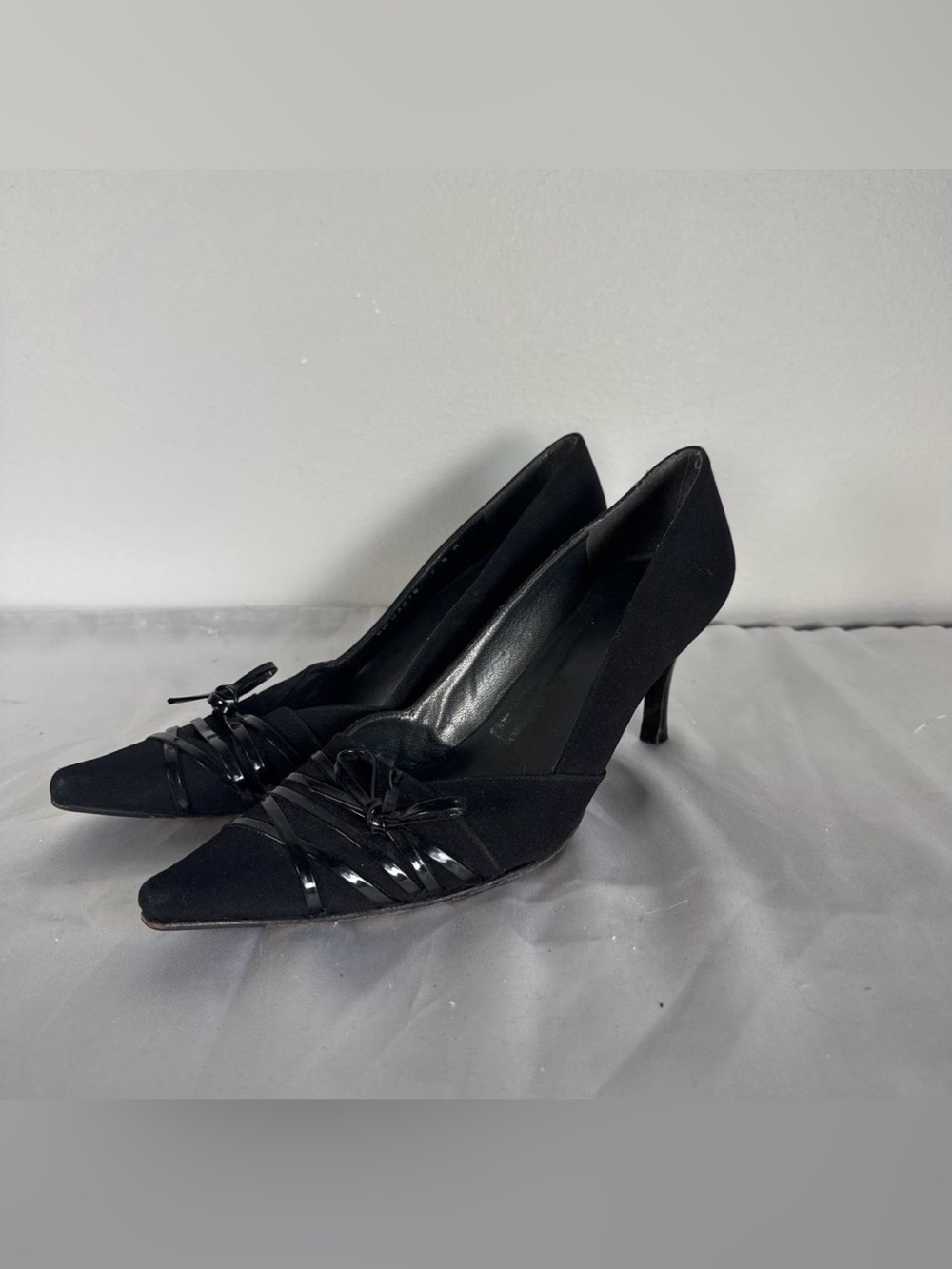 Stuart Weitzman Black Pointed Bow-Accent Pumps